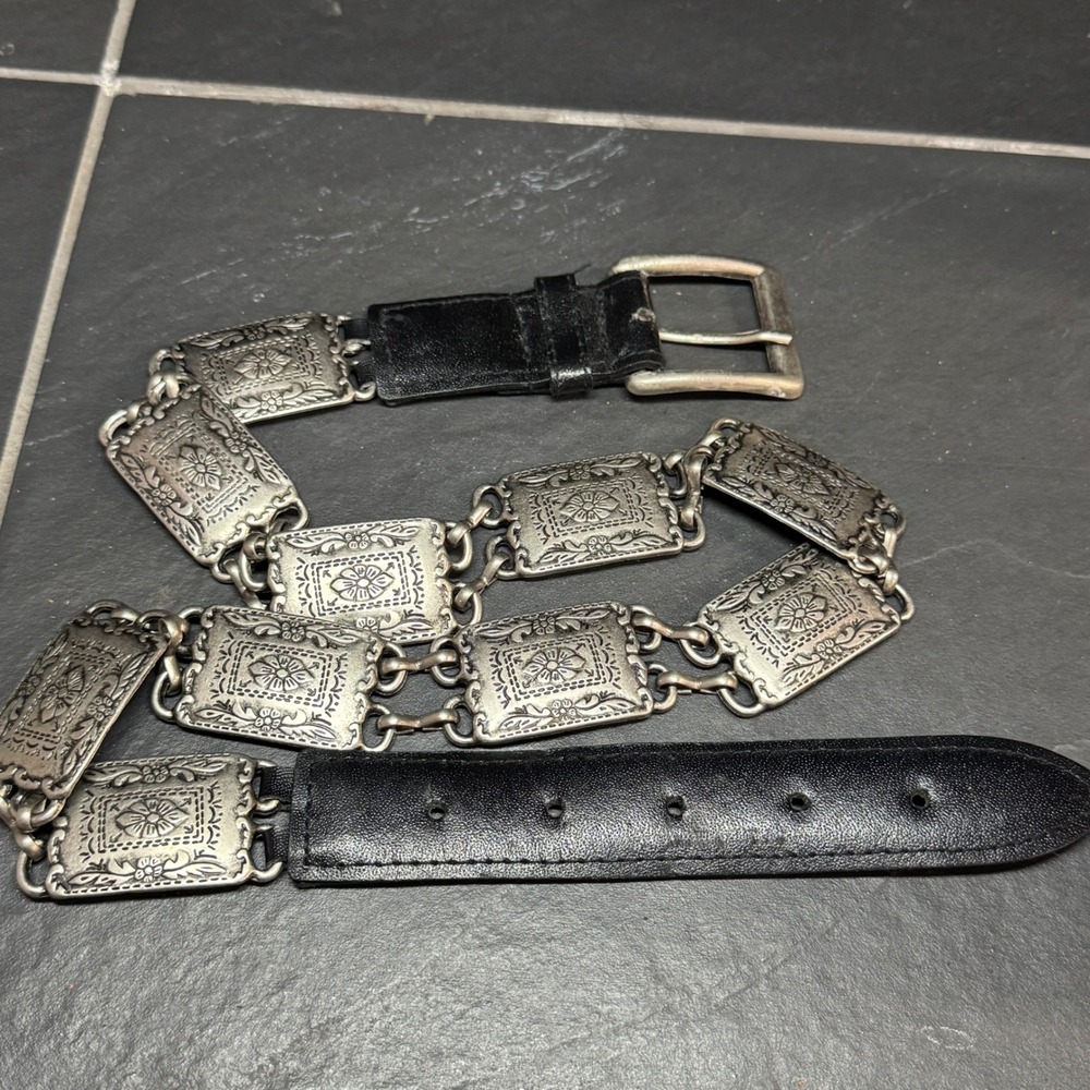 Western Floral Engraved Silver Concho Link Belt Black Leather Trim Large Y2K 90s